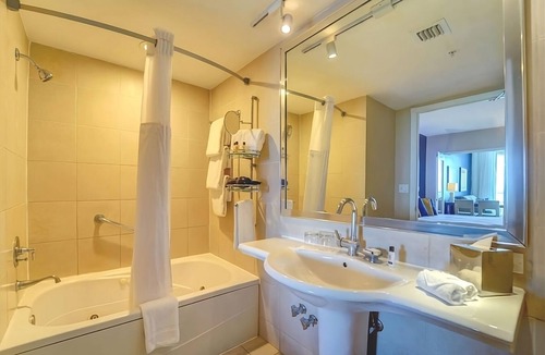 City Center Hotel | Explore Miami Beach in Style! Evening entertainment, Art galleries!
