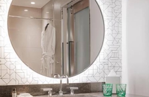 East Central Park Hotel | Explore Orlando! 2 Exquisite Units, w/ Outdoor Pool, Shuttle Service, Parking!