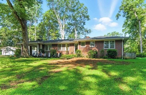 Travelers Rest House | Explore the Trail, then Recover! 3BR Downtown TR Home includes a Free Massage