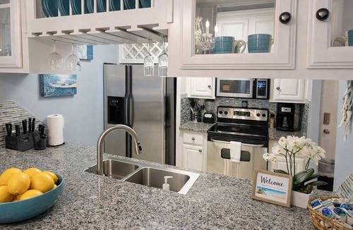 South Padre Island Apartment | EZ Walk to Beach * Swanky 2 bedroom * Sleeps Tons (Mar y Sol II #1) by RedAwning