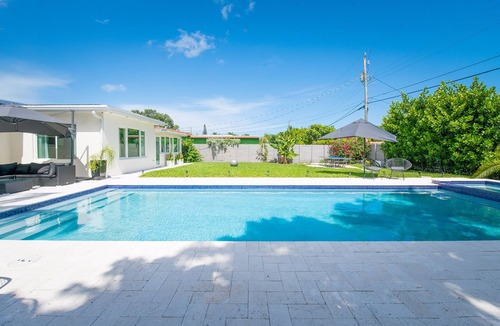 Hollywood Hills House | Fab Solar House with Heated Pool and Spa