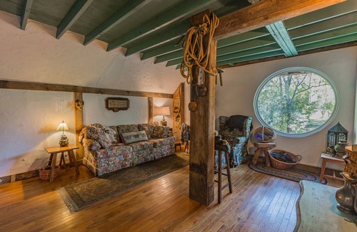 Chickamauga Cottage | Fairytale cottage in Chickamauga, GA