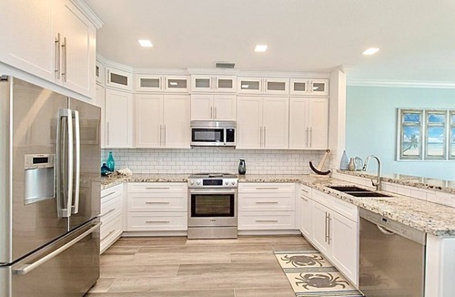 Marathon House | FALL & WINTER SPECIALS! 5 Bdrm, 5 bath,Elevator, Dock,PrivatePool,Walk to beach!