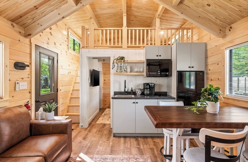 Bull Creek Cabin | Family cabin on a creek with hot tub, grill, and close access to Branson, MO.