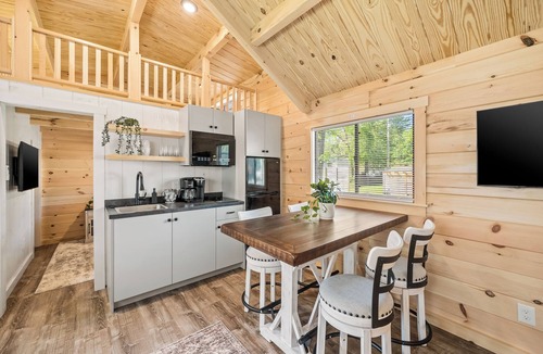 Bull Creek Cabin | Family cabin on a creek with hot tub, grill, and close access to Branson, MO.