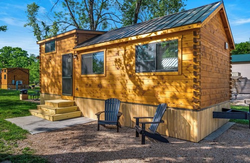 Bull Creek Cabin | Family cabin on a creek with hot tub, grill, and close access to Branson, MO.