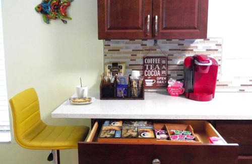 Edgewood House | Family, Couples Retreat near Airport, Cruise Port & Beaches