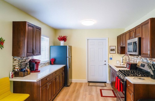 Edgewood House | ❣️Family/Couples Retreat near Airport|Cruise Port & Beach.