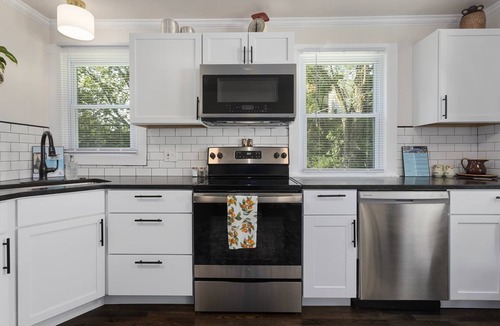 Lee's Summit House | Family Favorite Sleeps 8 Ready Walkable