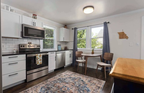 Lee's Summit House | Family Favorite Sleeps 8 Ready Walkable