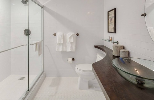 Lauderdale-by-the-Sea Hotel | Family Friendly Getaway! 3 Cozy & Modern Units w/Outdoor Pool & Gym Access!