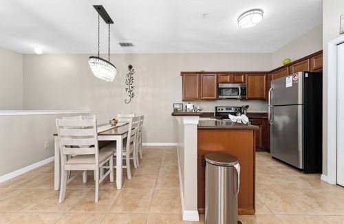 West Kissimmee Condo | Family Friendly 2BR Condo at Oakwater Resort – 1.5 Miles to Disney