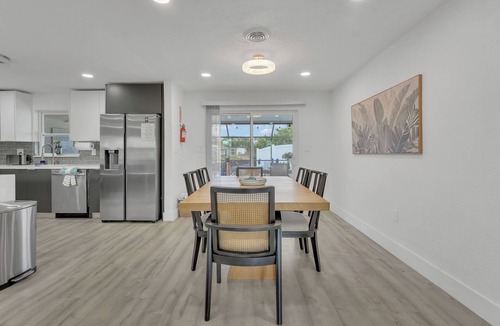 Pompano Beach House | Family Friendly 3BR Waterfront House- Private Dock, Screened Pool & Boat Parking