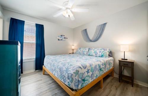 Rockport House | Family Friendly Beach Haus Community Pool