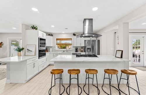 Venetian Way House | Family-Friendly Canal-Front Pool Home Near River & Beach! 🌴