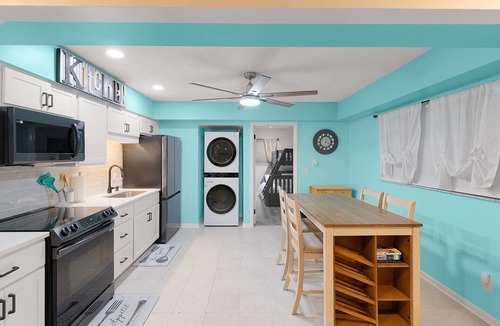 Belleview House | Family-Friendly sleeps 7-Home Close to Fun