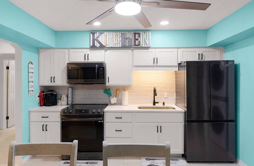 Belleview House | Family-Friendly sleeps 7-Home Close to Fun