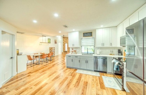 Diplomat House | Family Friendly Stay - Tesla charger/SPA/Heated Pool