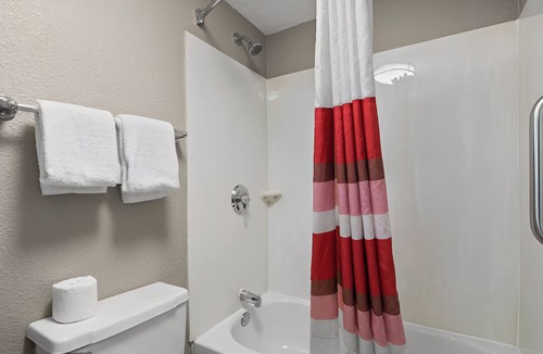 Irving Hotel | Family-Friendly Stays Close to Lake Activities, Golf & Local Dining | 3 Units