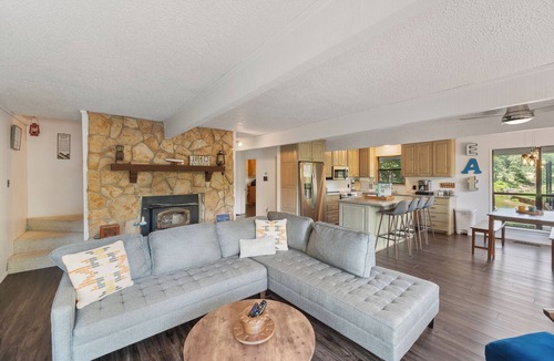 Malakoff Ski Chalet | Family Lake Escape Camp Loft Fire Pit Vibes