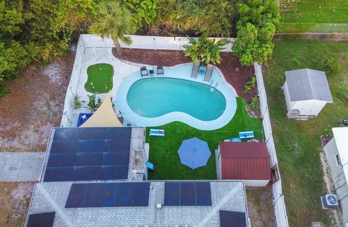 Sun Bay South House | Family Putting Green Oasis BBQ, Cornhole, Heated Pool