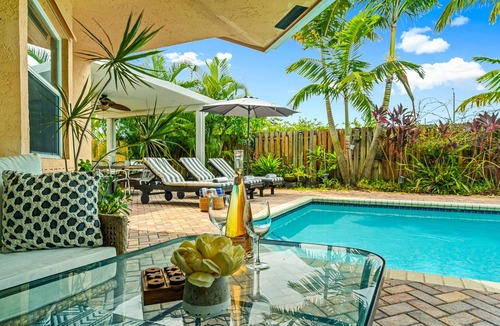 Plantation House | Family Vacation-Private Heated Pool, 2 King Beds, 3 full baths, BBQ, Beach, MAJOR INTERNATIONAL SPORTING EVENT