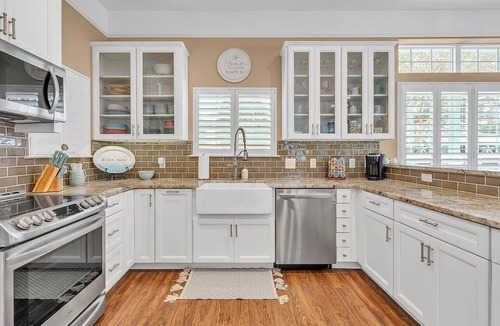 Clipper Cove House | 🏖️ Fancy Nancy’s Beach House 🌴 Walk 2 Beach Community Pool Porch Swing