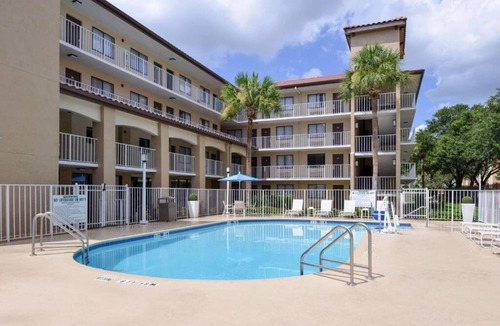 Florida Central Atlantic Coast House | Fantastic Getaway! Three Comfy Units Pool, Breakfast, Shuttle to Parks, Parking
