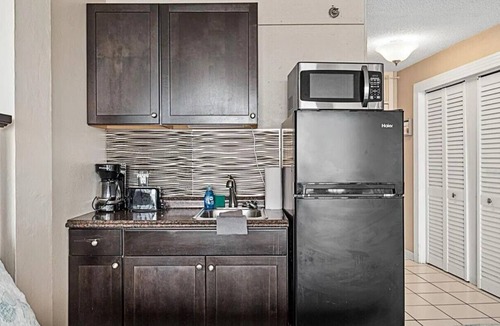 East Daytona Apartment | Fantastic Ocean Front Studio W/Balcony in Daytona!