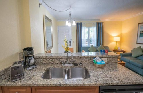 Florida Central Atlantic Coast Apartment | Fantastic one-bedroom Apartment, 4 pools, 2 hot tubs, Free Shuttle to the Parks