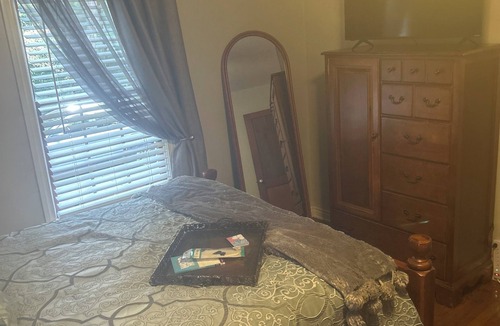 Stone Mountain House | Features 3 beautiful bedrooms, 2 baths only 300 yards from Stone Mountain Park.