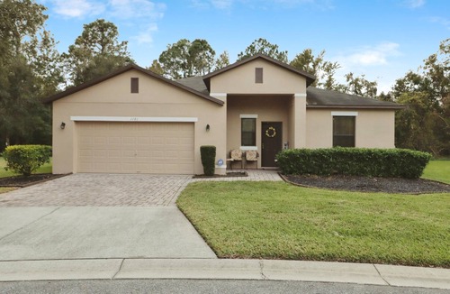 Thousand Oaks House | Feel the Florida Vibe: 2025 Retreats Await!