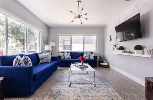 Royal Poinciana House | Fenced backyard King bedroom Beach nearby