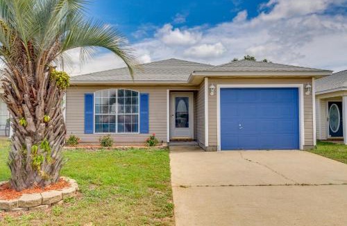 Navarre House | Fenced & Private Backyard: Navarre Retreat