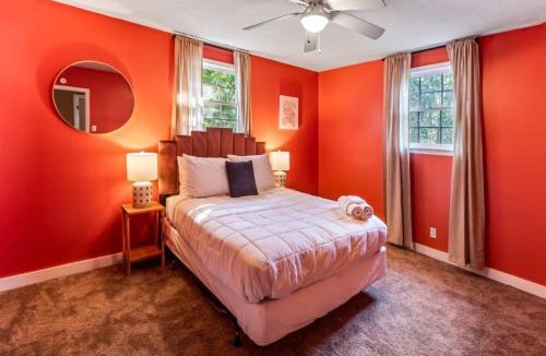 Savannah House | Fenced Yard, Ping Pong & BBQ Grill Near Downtown
