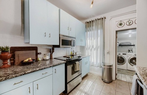 Lincoln Park House | Fenced Yard | Workspace | Near Arts District