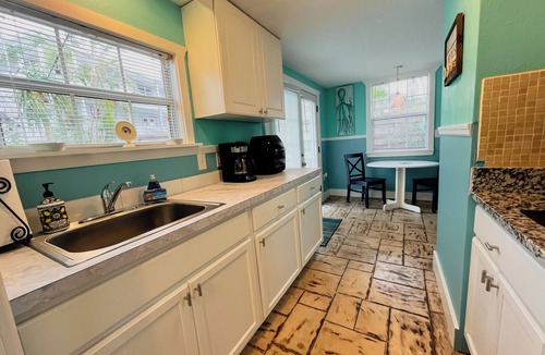 Siesta Key Apartment | Fern Haven Studio Cottage - walk to Siesta Beach and Village Pets Welcome!