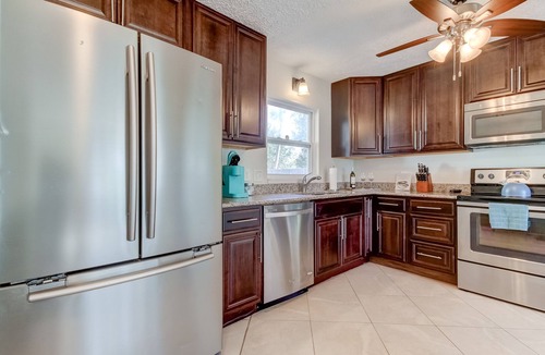 Seminole House | Few Mins to Madeira Beach, Comfortable, Dog Friendly
