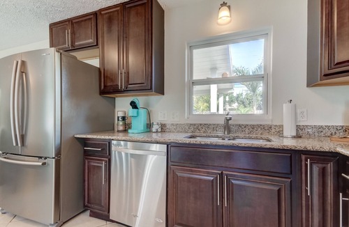 Seminole House | Few Mins to Madeira Beach, Comfortable, Dog Friendly