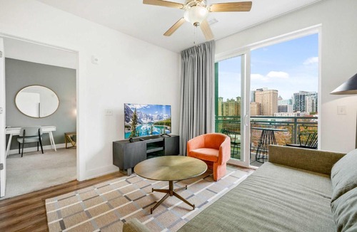 SoNo Apartment | FIFA 2026 Stay - Modern 1B1B Apartment with Private Balcony - 2 mi from Mercedes-Benz Stadium - 7