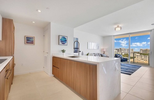 Central Beach Condo | FIFA Perfect | Tiffany Indigo: 9th FL,Rooftop Pool, Gym, Walk to Beach