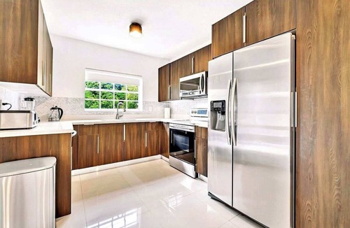 North Miami House | Major international sporting event Home | Hot Tub & Beach Volleyball