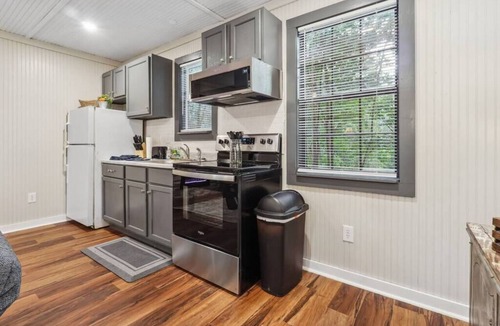 Ellijay Cabin | Firepit, Near Waterfalls| Private Getaway| Perfect for Couples!