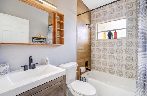 Conway House | Fireplace and Lake View Just 10 Minutes to Downtown Near Parks