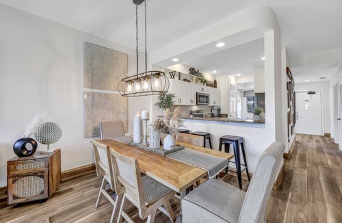 Naples Condo | FIRST FLOOR 3/2, GOLF, POOL, TENNIS, BEAUTIFULLY REMODELED CLOSE TO BEACHES