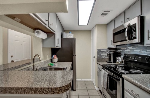 Galveston Condo | First Floor Condo | Walk 2 Beach | King Bed