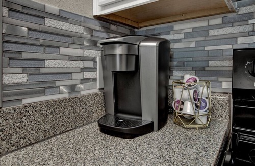 Galveston Condo | First Floor Condo | Walk 2 Beach | King Bed