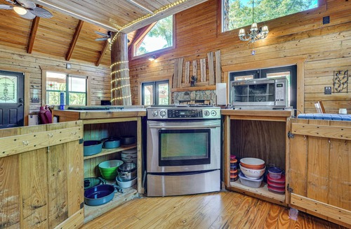 Bell Cabin | Fish & Float at Natural Springs! Log Cabin in Bell