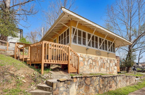 Rockaway Beach Cottage | Fish Off Boat Dock! 1950s Rockaway Beach Cottage