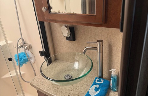 Homosassa Resort | Fisherman's Retreat. A Roomy 5th wheel located on a large lot in Sun Retreats